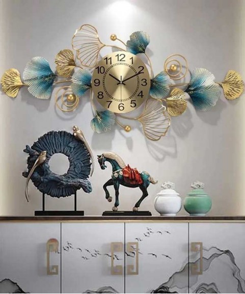 New design living room fashion light iron wall clock gold