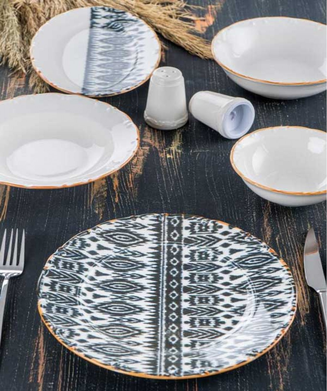 Snow 6 Person 23 Piece Porcelain Dinnerware Set