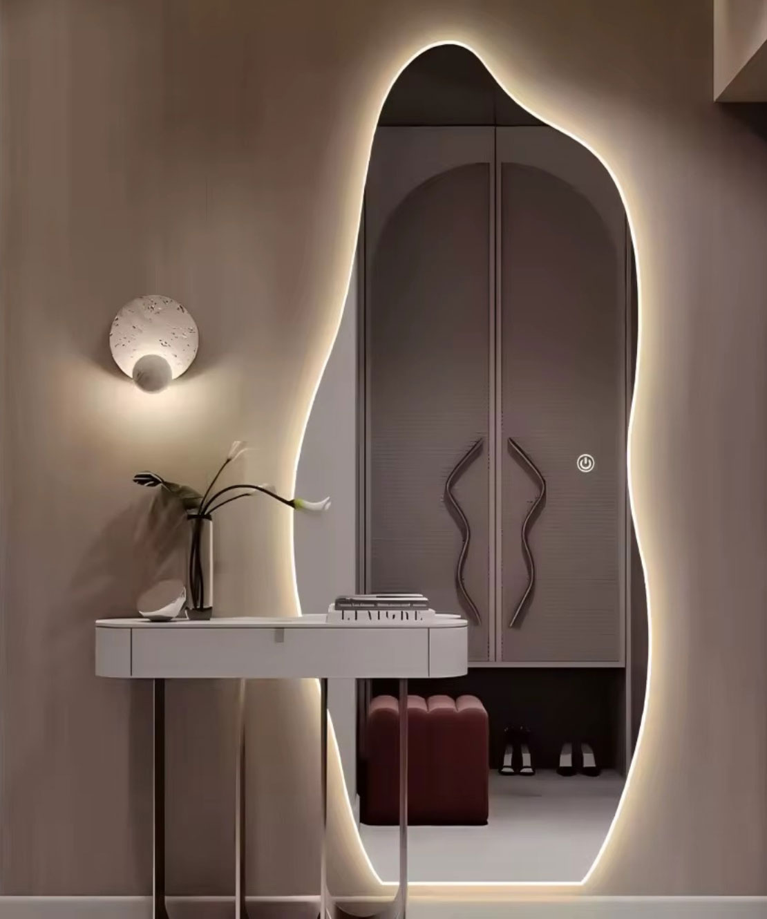 60*160 Cm A Luxurious Mirrior Decorates The Wall With Lighting